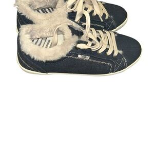Taos starlite blue canvas fur lined sneakers size 8.5
